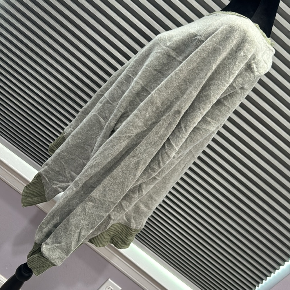 Sweater - Picture 2 of 4